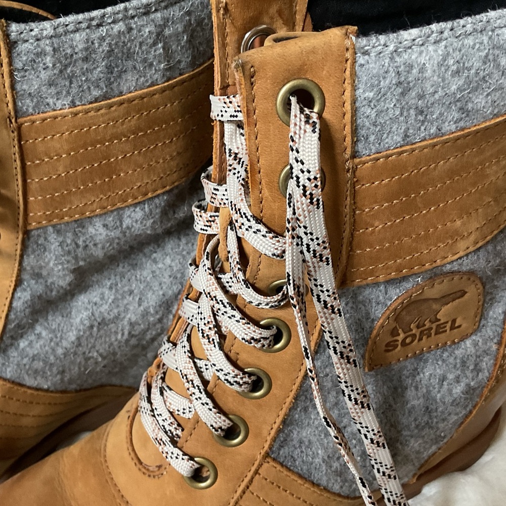 Sorel Lexie Wedge Boots in Camel Felt, 9, New - Picture 4 of 12